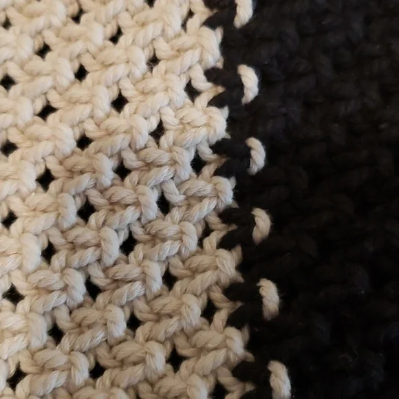 NWT Laude The Label Gabby Mini Macrame Bag Wood Ring Handles Black Ecru - Picture 3 of 9